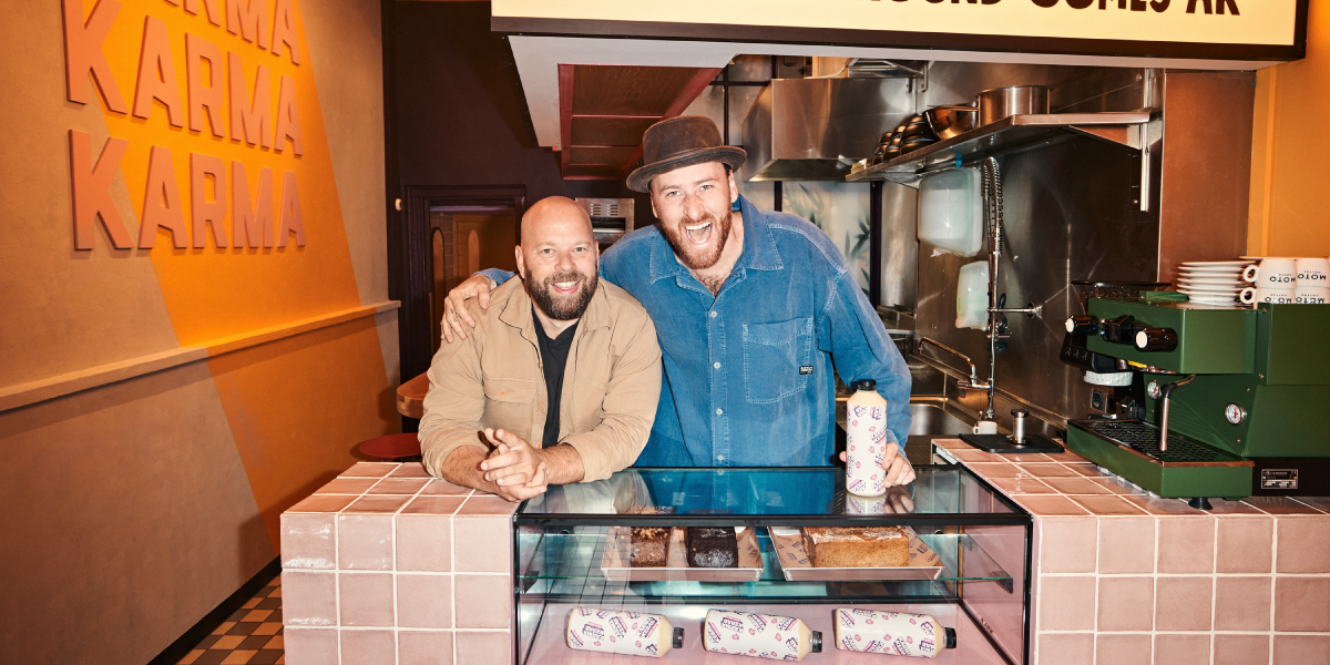 Eigenaren Ivo (links) en Pascal (rechts) in hun Karma Kebab-restaurant