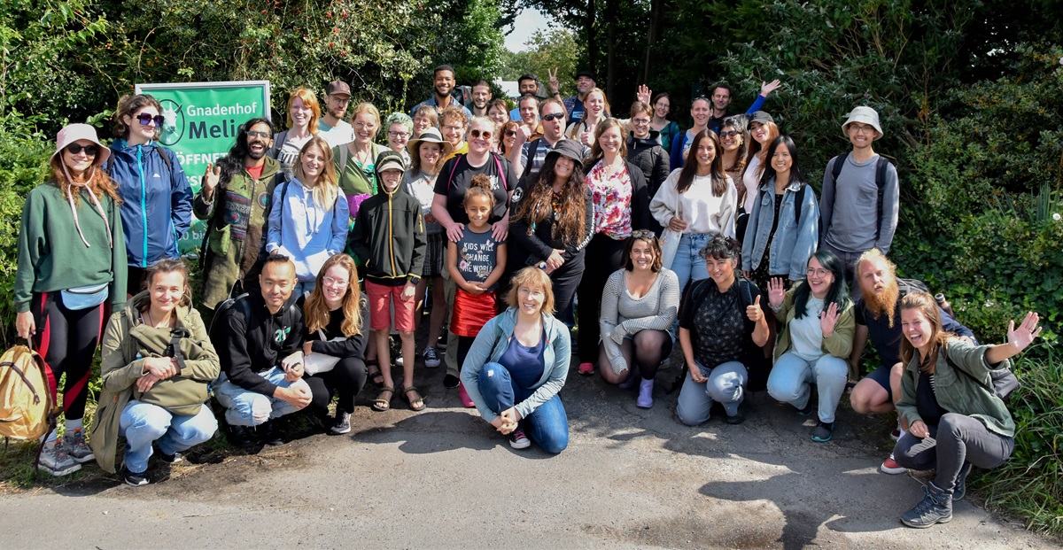 Groep deelnemers aan de dagtrip naar Melief Animal Sanctuary in 2024